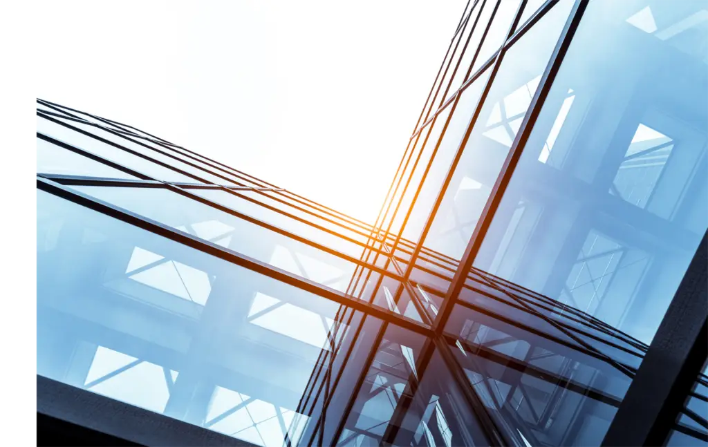 Moderne Glasfassade eines Bürogebäudes